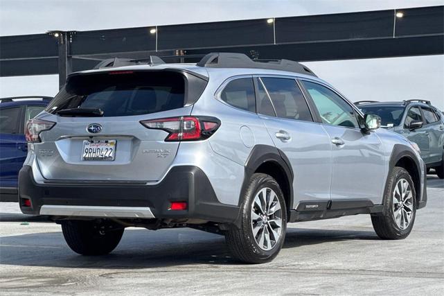 Photo of 2025 Ice Silver Metallic Subaru Outback