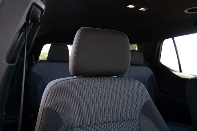 Photo of 2022 Mosaic Black Metallic Chevrolet Traverse