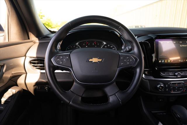 Photo of 2022 Mosaic Black Metallic Chevrolet Traverse