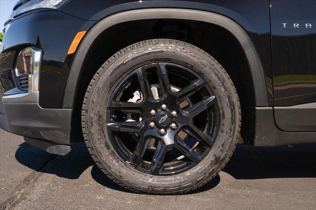 Photo of 2022 Mosaic Black Metallic Chevrolet Traverse