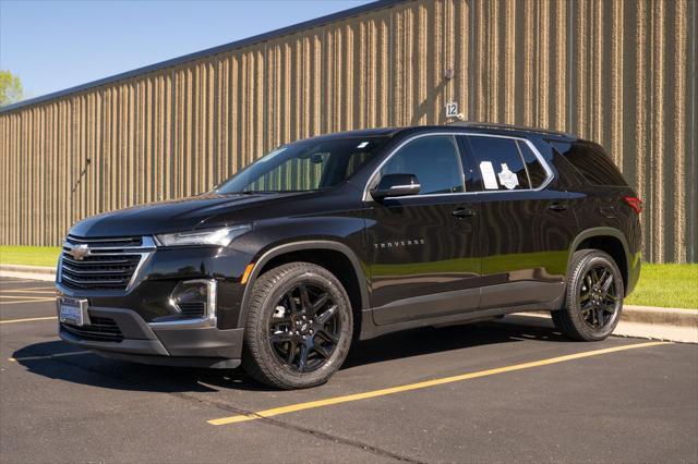 Photo of 2022 Mosaic Black Metallic Chevrolet Traverse