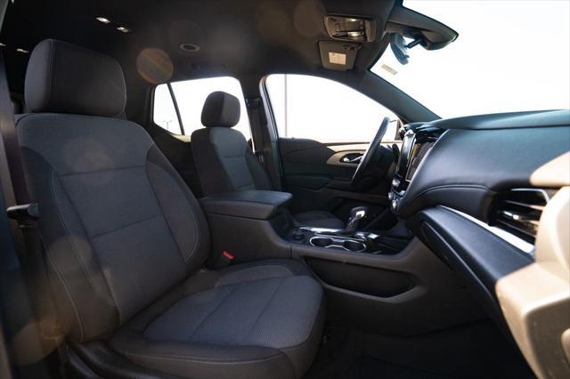 Photo of 2022 Mosaic Black Metallic Chevrolet Traverse