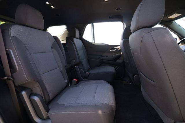 Photo of 2022 Mosaic Black Metallic Chevrolet Traverse
