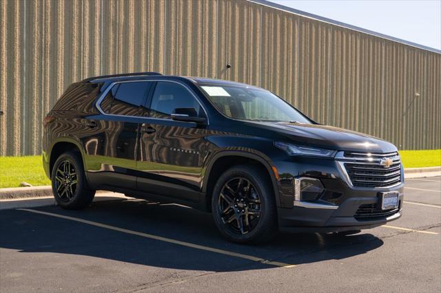 Photo of 2022 Mosaic Black Metallic Chevrolet Traverse