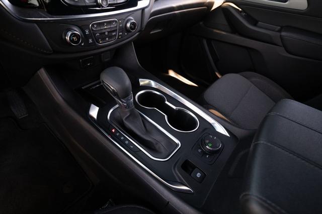Photo of 2022 Mosaic Black Metallic Chevrolet Traverse