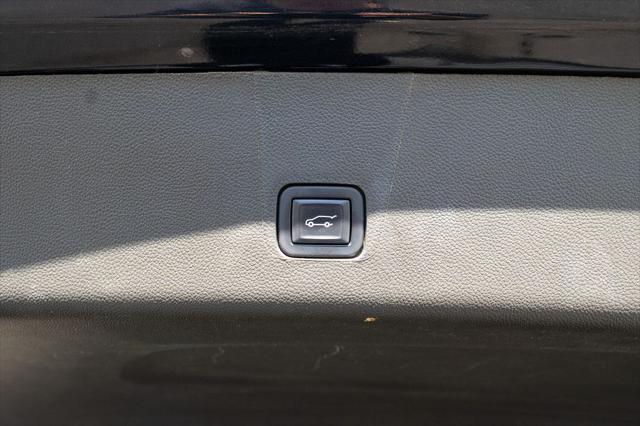 Photo of 2022 Mosaic Black Metallic Chevrolet Traverse