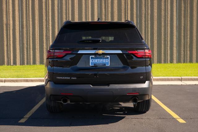 Photo of 2022 Mosaic Black Metallic Chevrolet Traverse
