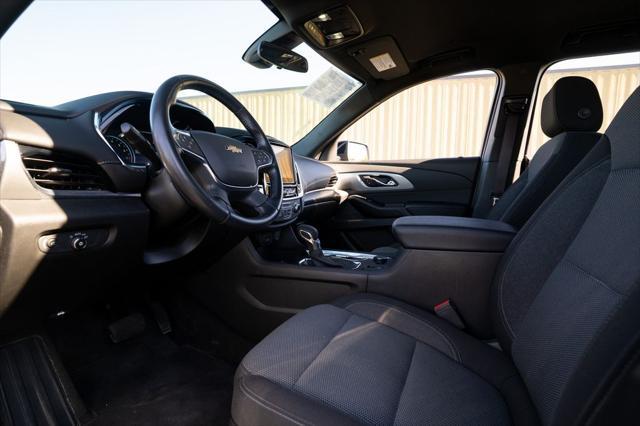 Photo of 2022 Mosaic Black Metallic Chevrolet Traverse
