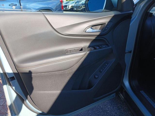 Photo of 2022 Seaglass Blue Metallic Chevrolet Equinox
