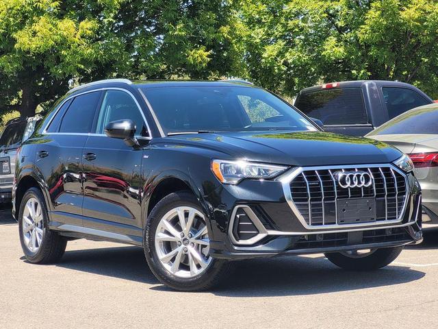 Photo of 2022 Black Metallic Audi Q3