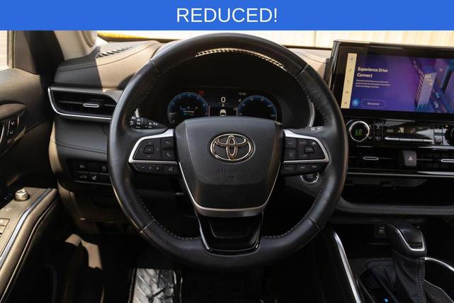 Photo of 2023 Magnetic Gray Metallic Toyota Highlander
