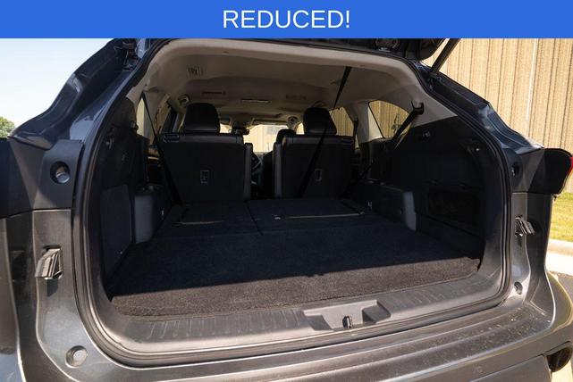 Photo of 2023 Magnetic Gray Metallic Toyota Highlander