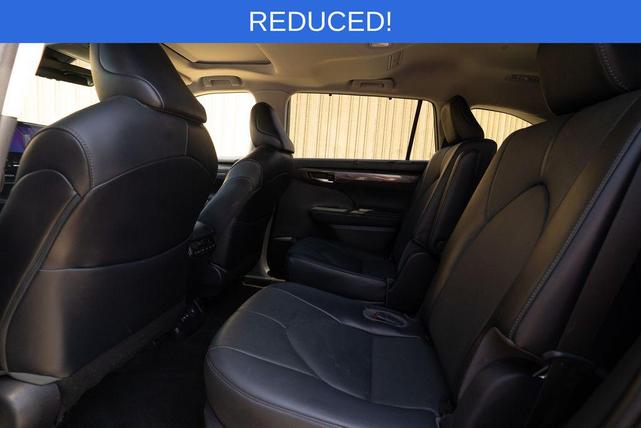 Photo of 2023 Magnetic Gray Metallic Toyota Highlander