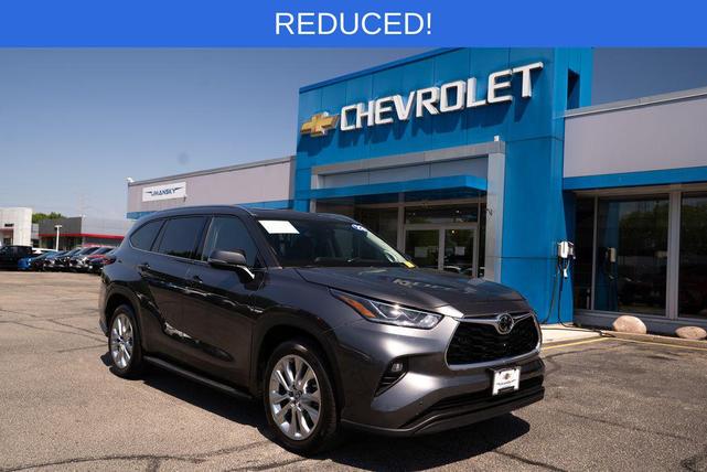 Photo of 2023 Magnetic Gray Metallic Toyota Highlander