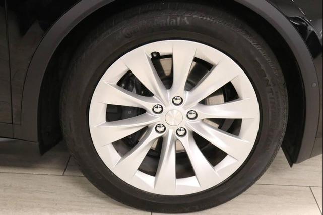 Photo of 2018 Black Tesla Model X