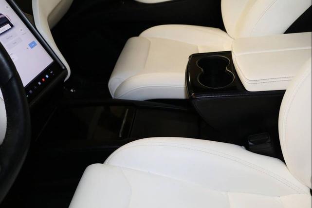 Photo of 2018 Black Tesla Model X