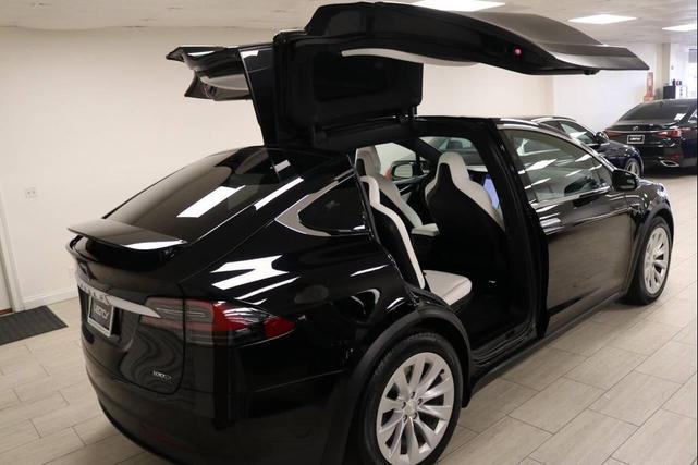 Photo of 2018 Black Tesla Model X