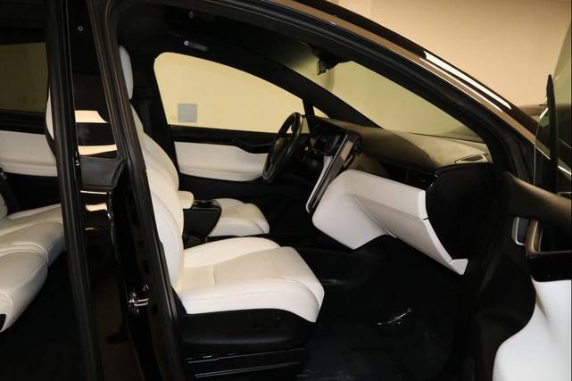 Photo of 2018 Black Tesla Model X