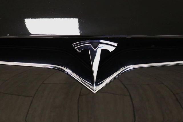 Photo of 2018 Black Tesla Model X