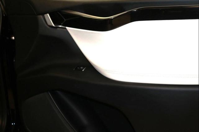 Photo of 2018 Black Tesla Model X