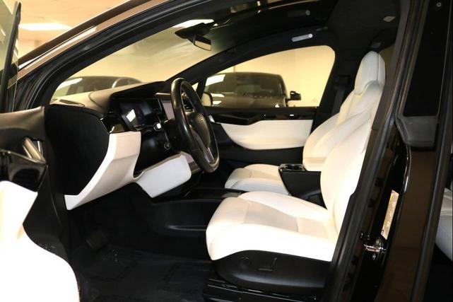 Photo of 2018 Black Tesla Model X