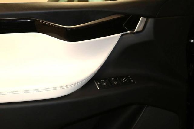 Photo of 2018 Black Tesla Model X
