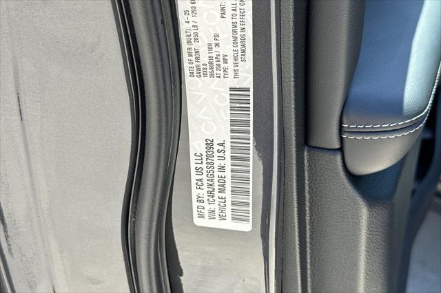 Photo of 2025 Baltic Gray Metallic Clearcoat Jeep Grand Cherokee L