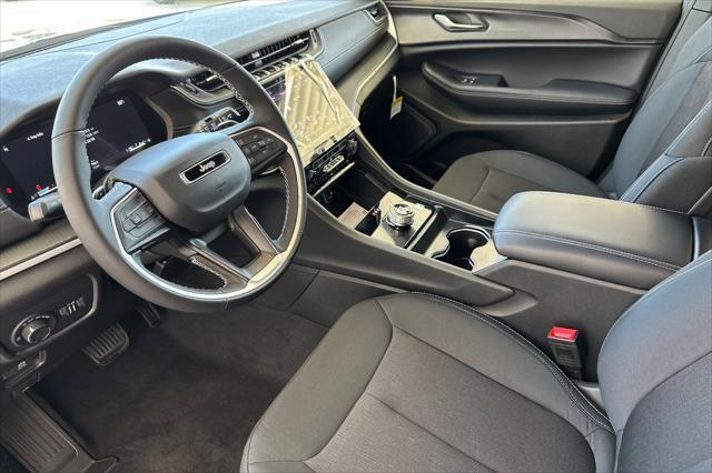 Photo of 2025 Baltic Gray Metallic Clearcoat Jeep Grand Cherokee L