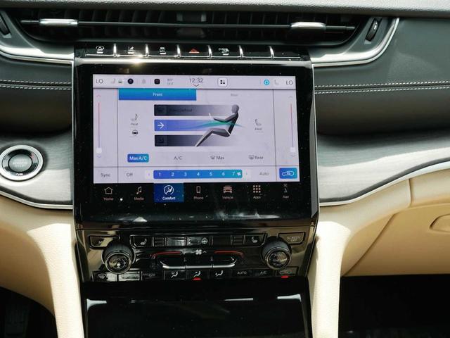 Photo of 2025 Black Jeep Grand Cherokee L