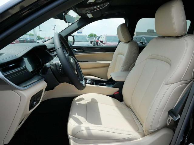 Photo of 2025 Black Jeep Grand Cherokee L