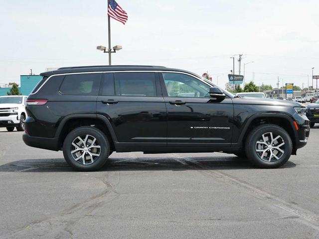 Photo of 2025 Black Jeep Grand Cherokee L