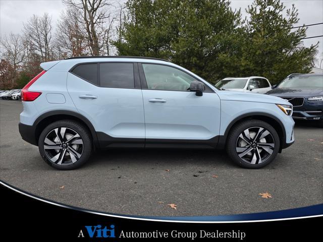 Photo of 2025 Cloud Volvo XC40