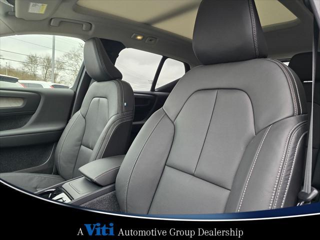 Photo of 2025 Cloud Volvo XC40