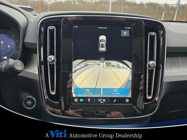 Photo of 2025 Cloud Volvo XC40