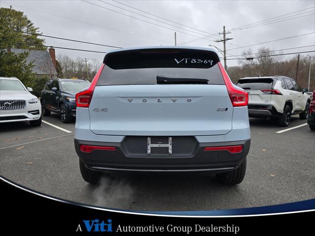 Photo of 2025 Cloud Volvo XC40