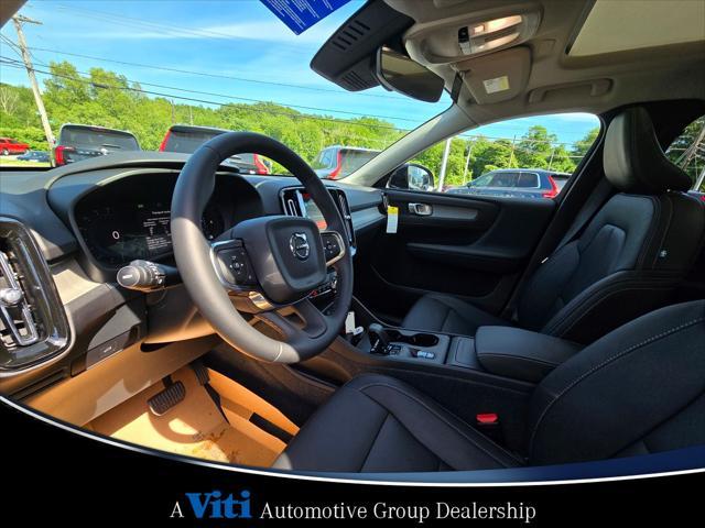 Photo of 2025 Onyx Black Volvo XC40