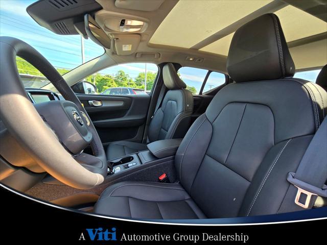 Photo of 2025 Onyx Black Volvo XC40