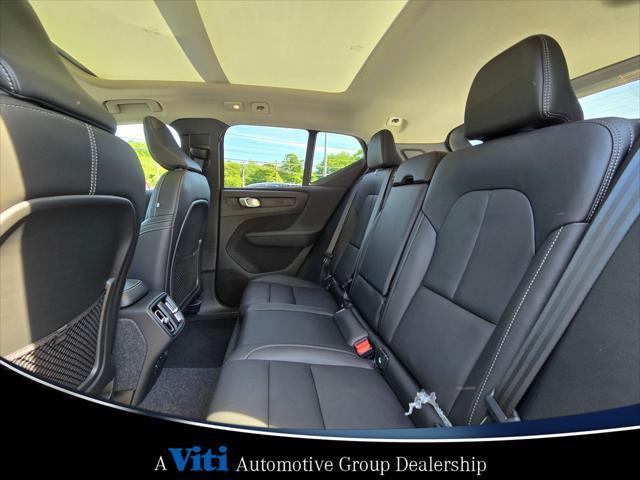 Photo of 2025 Onyx Black Volvo XC40