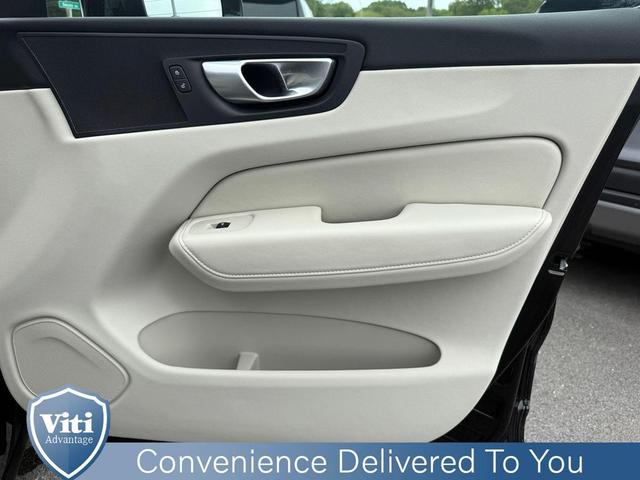 Photo of 2024 Onyx Black Metallic Volvo XC60