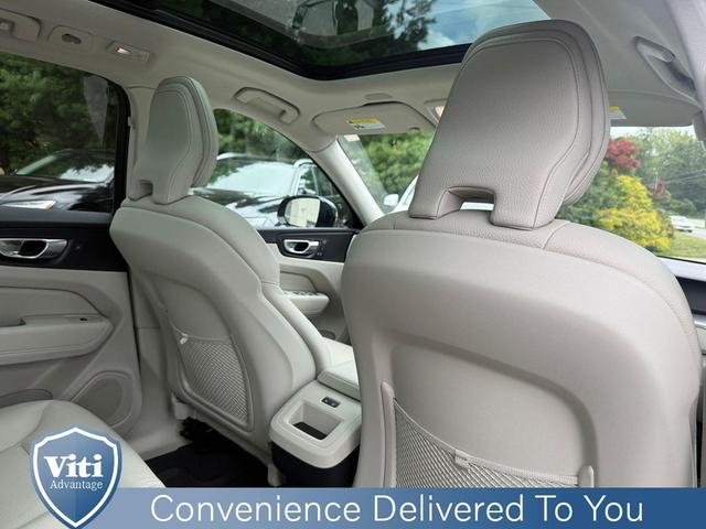Photo of 2024 Onyx Black Metallic Volvo XC60