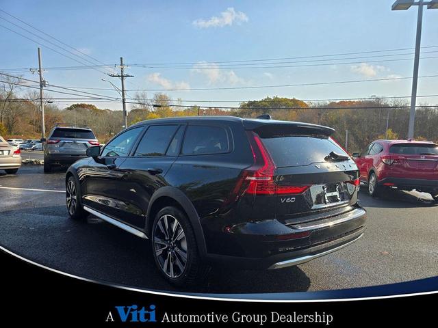 Photo of 2025 Onyx Black Metallic Volvo V60 Cross Country