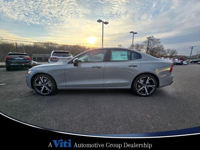 Photo of 2025 Vapour Grey Metallic Volvo S60