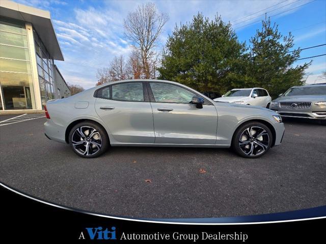 Photo of 2025 Vapour Grey Metallic Volvo S60