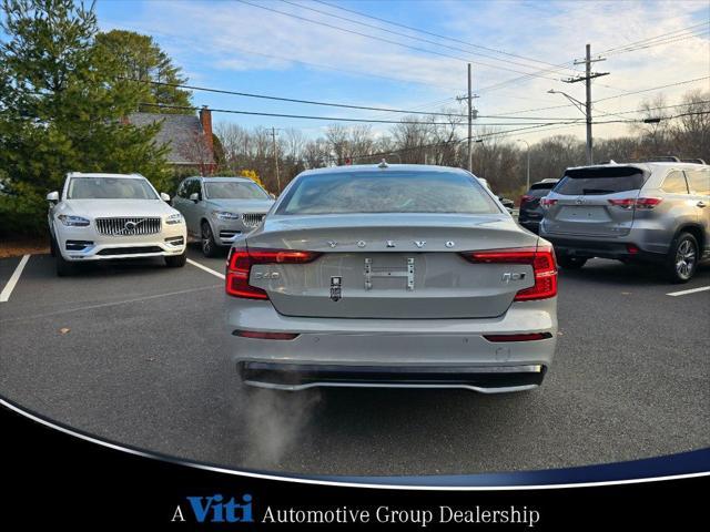 Photo of 2025 Vapour Grey Metallic Volvo S60