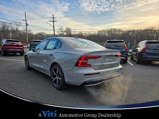 Photo of 2025 Vapour Grey Metallic Volvo S60