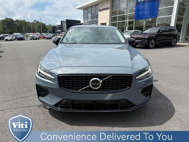 Photo of 2024 Thunder Gray Metallic Volvo S60 Recharge Plug-In Hybrid