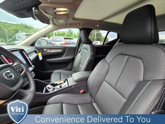 Photo of 2025 Vapour Grey Metallic Volvo XC40
