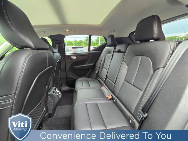 Photo of 2025 Vapour Grey Metallic Volvo XC40