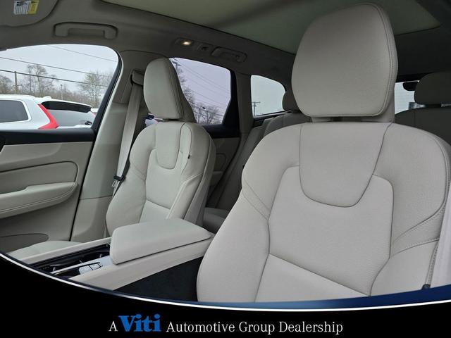 Photo of 2025 Crystal White Volvo XC60 Plug-In Hybrid
