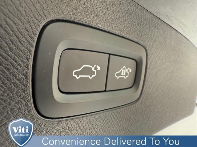Photo of 2023 Onyx Black Metallic Volvo XC90 Recharge Plug-In Hybrid